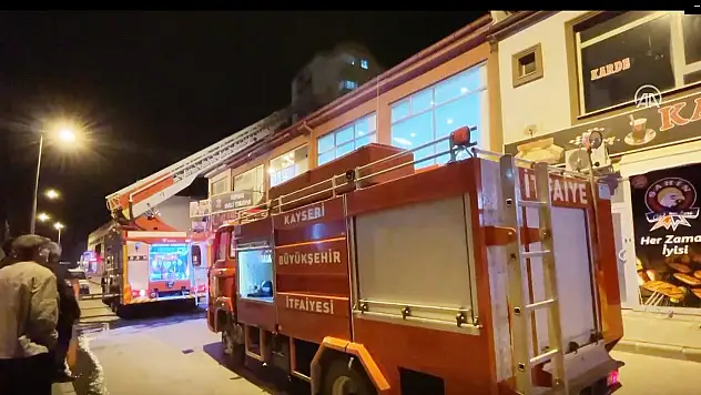 Kahvehanede çıkan yangın hasara neden oldu