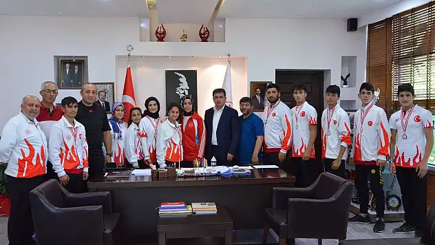 Şampiyonlardan Eskici'ye ziyaret