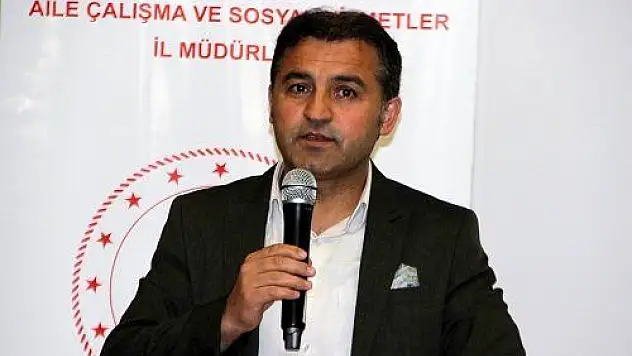 'Aileler internetin doğru ve güvenli kullanımı konusunda çocuklarına rol model olmalı'