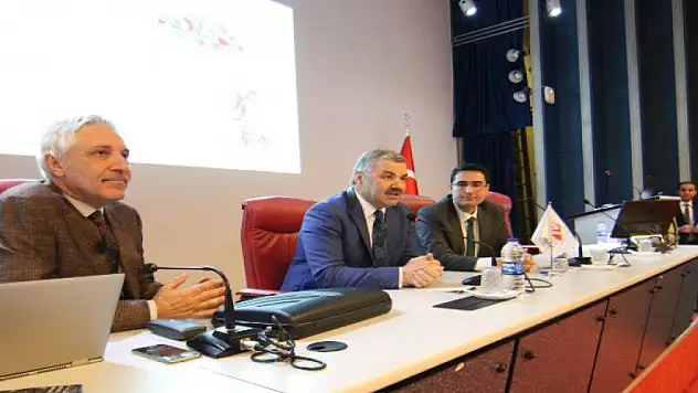 Başkan Çelik: 'Akıllı yönetici, bilgiye nasıl ulaşacağını bilendir'