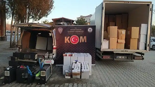 Sigara doldururken suçüstü yakalandılar