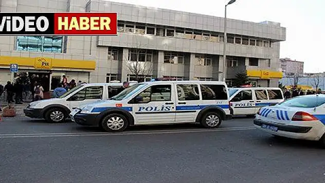 Kayseri Posta İşleme Merkezi'nde bulunan bir kargoda bomba bulunduğu iddiası üzerine polis alarma ge
