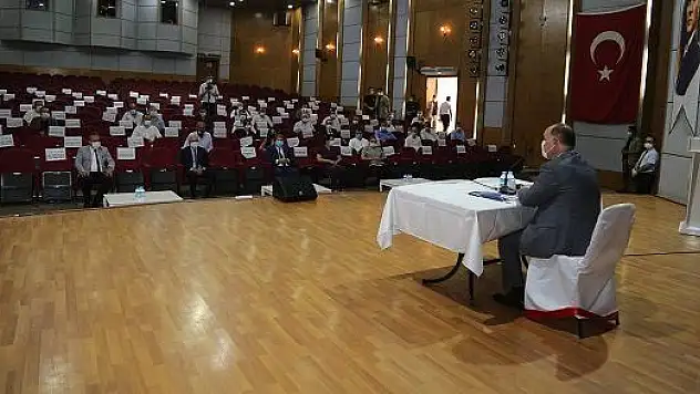 Vali Günaydın düğün salonu işletmecileri ile bir araya geldi