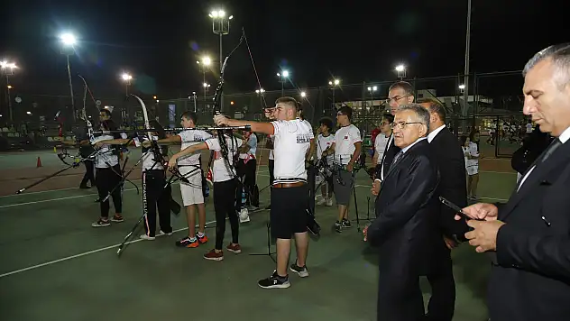 Başkan Büyükkılıç, geleceğin sporcularıyla
