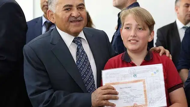 Büyükkılıç, 'Eğitimdeki Başarı İçin Ümit Veriyor'