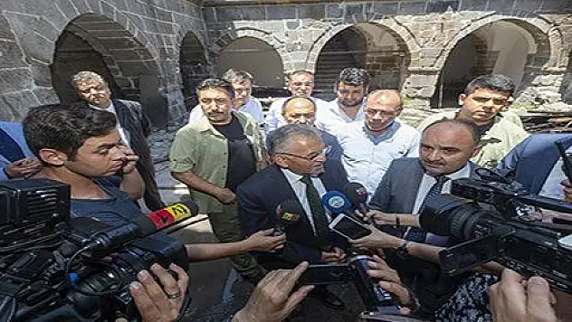 VEZİR HANI'NDAKİ YANGINA ANINDA MÜDAHALE