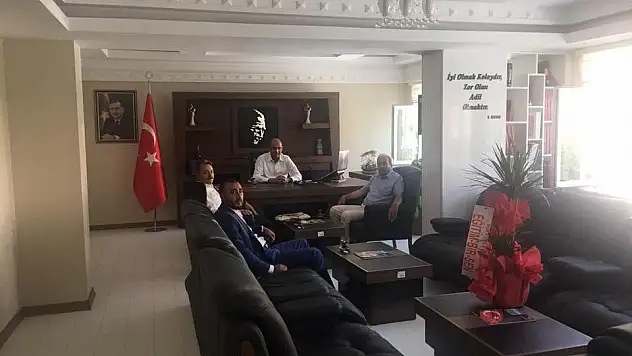 Eğitim Bir-Sen'den Akkışla Kaymakamına nezaket ziyareti