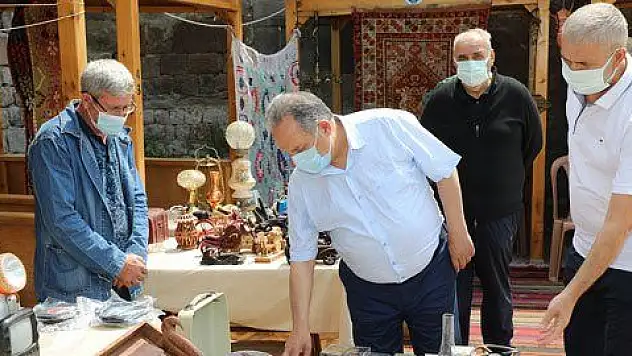 Antika Pazarı antikaseverleri bir araya getiriyor