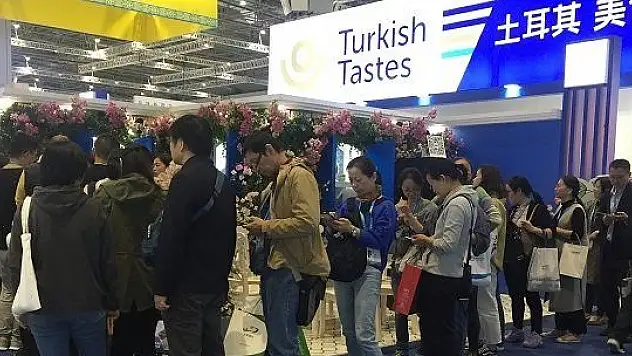 Türk yemekleri için kuyruğa girdiler