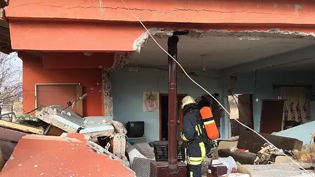 SIKIŞAN GAZ BOMBA GİBİ PATLADI