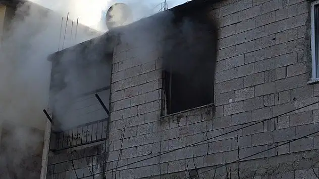 Kayseri'de sobadan çıkan yangında ev kullanılamaz hale geldi