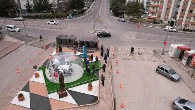 Başkan Yalçın 'Şeffaf Oda'da bin kişiyle görüştü