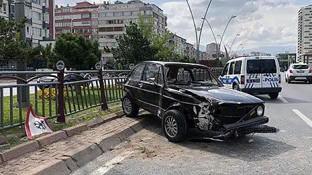 Takla atan otomobilden burnu kanamadan çıktı