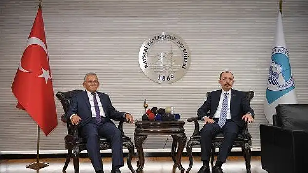 Bakan Muş'tan Başkan Büyükkılıç'a tebrik ve teşekkür