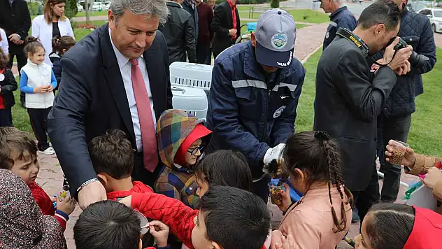 Başkan Palancıoğlu, minik öğrencilere hayvan sevgisini anlattı 