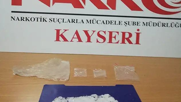 Zehir taciri 3 kişi yakalandı