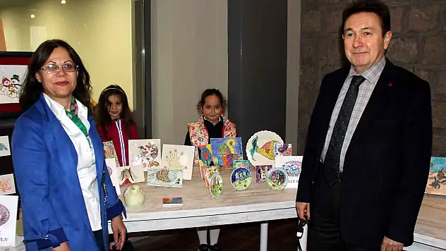 AGÜ'de 'Çini Sergisi' açıldı 