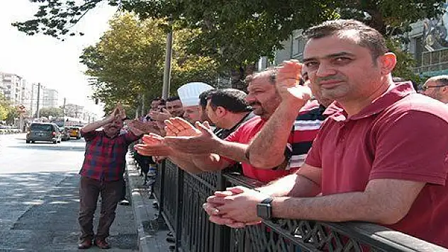 Esnaflar demir bariyerlerden şikayetçi