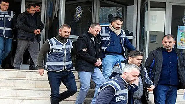 Amcalarının 500 bin lirası ve altınlarını gasp edenlere hapis