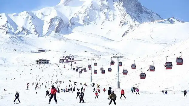 Erciyes'te kar kalınlığı 2 metreyi aştı
