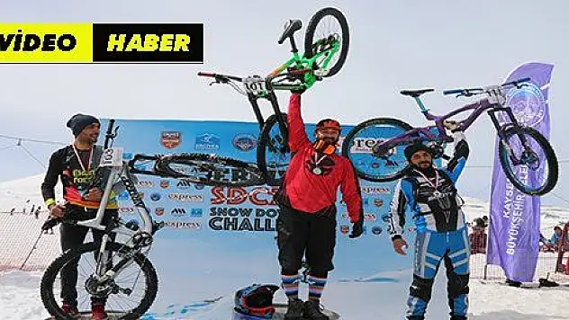 Bisiklet tutkunları Erciyes'te kara meydan okudu 