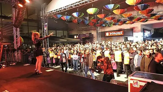 Kayseri Ece Seçkin'le coştu