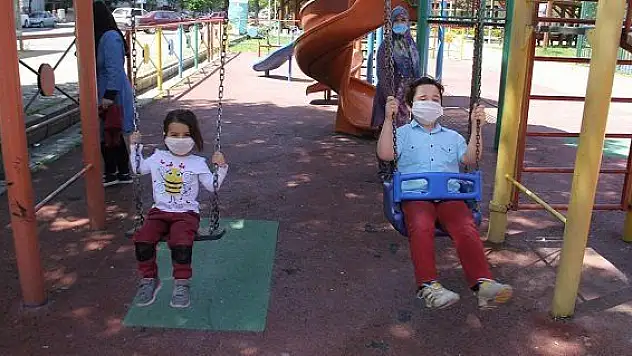 Kayseri'de çocuklar parklara akın etti [VİDEO HABER]