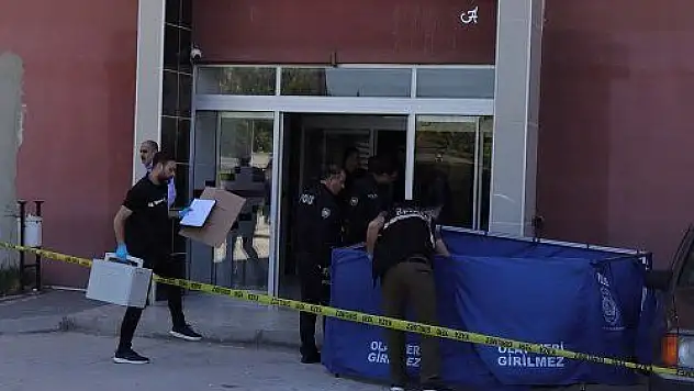 Uyuşturucu imal eden kişi 10. kattan atlayarak yaşamına son verdi