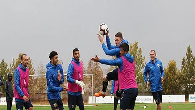 Kayserispor'da 4 futbolcu sınırda 