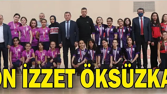 Şampiyon İzzet Öksüzkaya Ortaokulu oldu