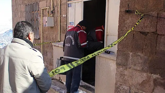 İçtiği sigara felçli kadının sonu oldu