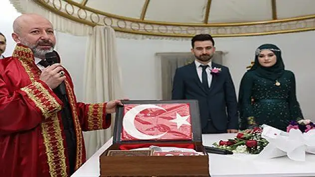 Başkan Çolakbayrakdar: 'Sevgililer Gününde 25 çiftin nikahına ev sahipliği yaptık'