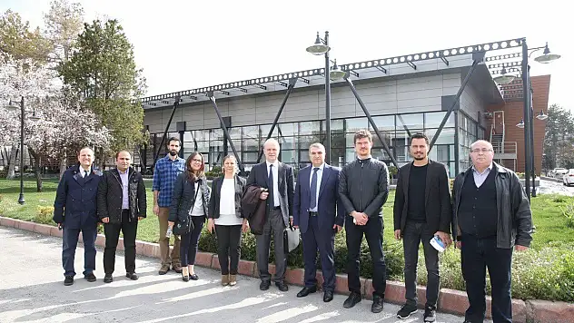 AGÜ Öğretim Üyeleri Kayseri Şeker Fabrikası'nın Ar-Ge Merkezini İnceledi