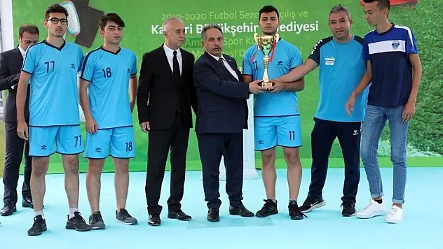 OSB Atletikspor 4 kupa aldı
