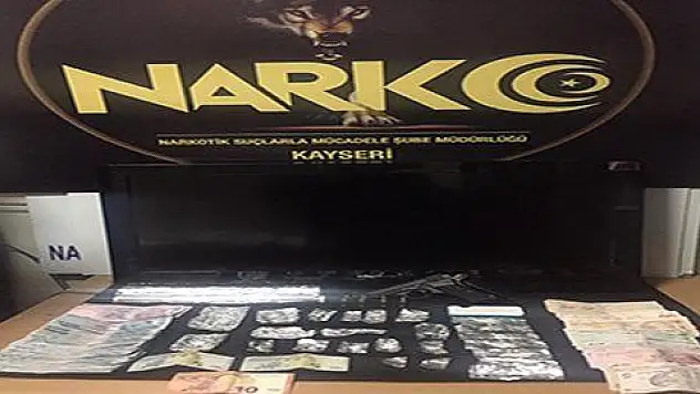 Uyuşturucu tacirleri suçüstü yakalandı: 5 gözaltı