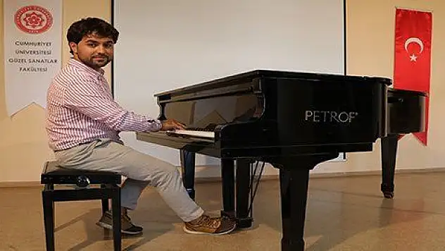 Sivas'ta okudu İtalya'da devlet sanatçısı oldu