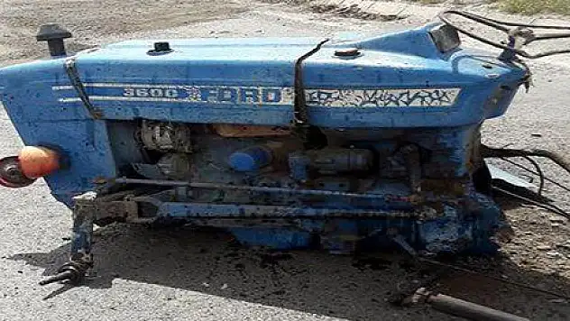 Traktör ikiye bölündü 3 yaralı  