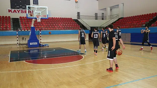 Melikgazi Belediyespor Basketbol Takımı Yerel Lig'de