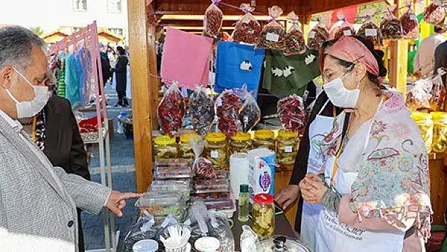 ''Maharetli Eller' görücüye çıkıyor