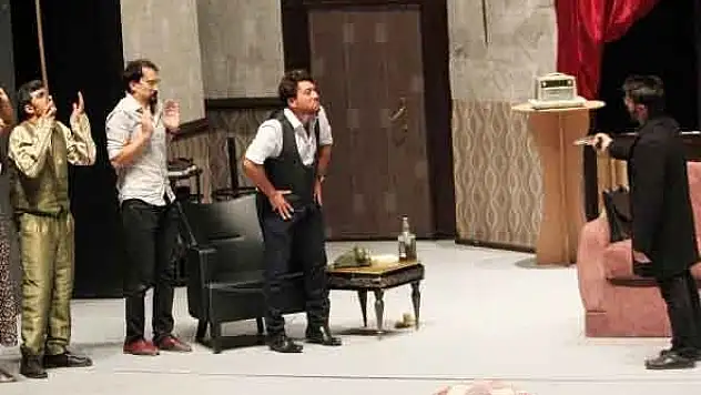 Tom Dick Harry Tiyatro oyununa büyük ilgi 