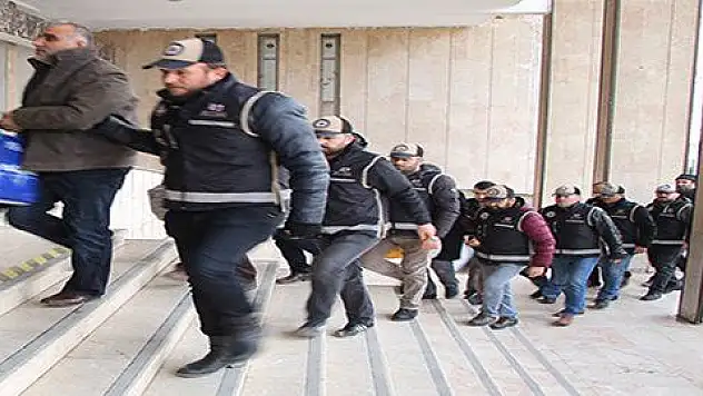 19 öğretmen adliyeye sevk edildi