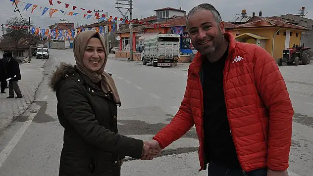  3 dil bilen genç aday beldede ilk kadın muhtar olmak istiyor 