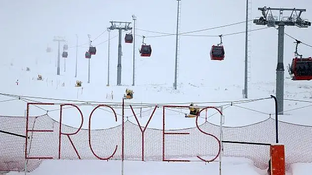 Erciyes'te kar kalınlığı 105 santimetre ölçüldü
