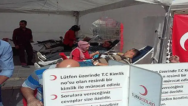 ANLAMLI GÜNDE ANLAMLI ÇALIŞMA İLE 326 ÜNİTE KAN BAĞIŞI