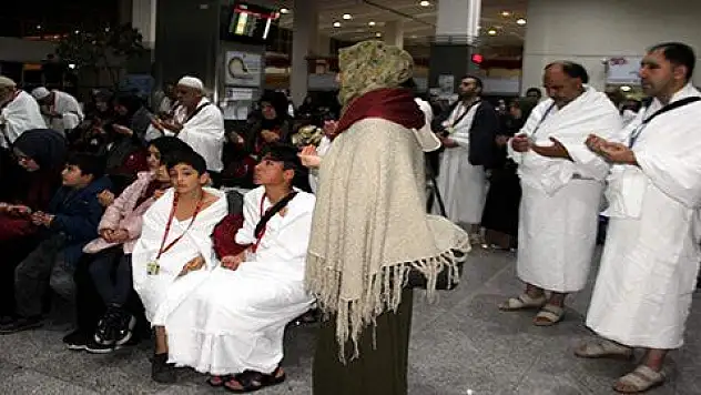 İl Müftülüğü öğrenci, öğretmen ve velileri Umre'ye gönderdi 