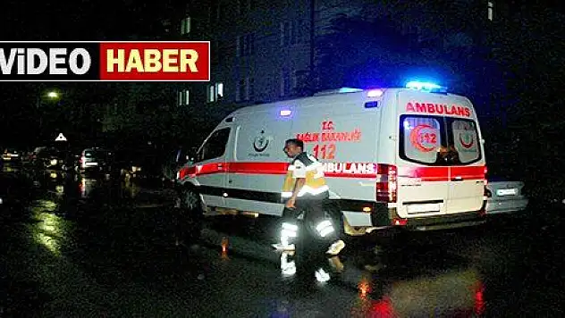 Çatıya yıldırım düştü, bina sakinleri büyük korku yaşadı 