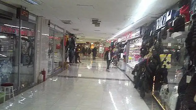 Yeraltı çarşısı duman altı