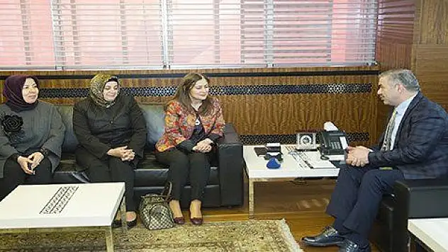 AK Parti Kadın Kolları üyeleri Başkan Çelik'i ziyaret etti 
