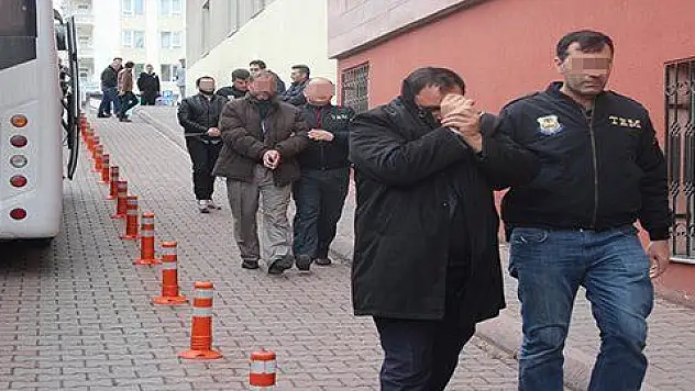 Bylock kullandığı belirlenen 22 eski polis adliyeye sevk edildi