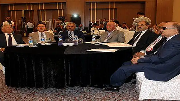 11'inci Cumhurbaşkanı Gül: 'En iyi yatırım eğitime yapılandır' 